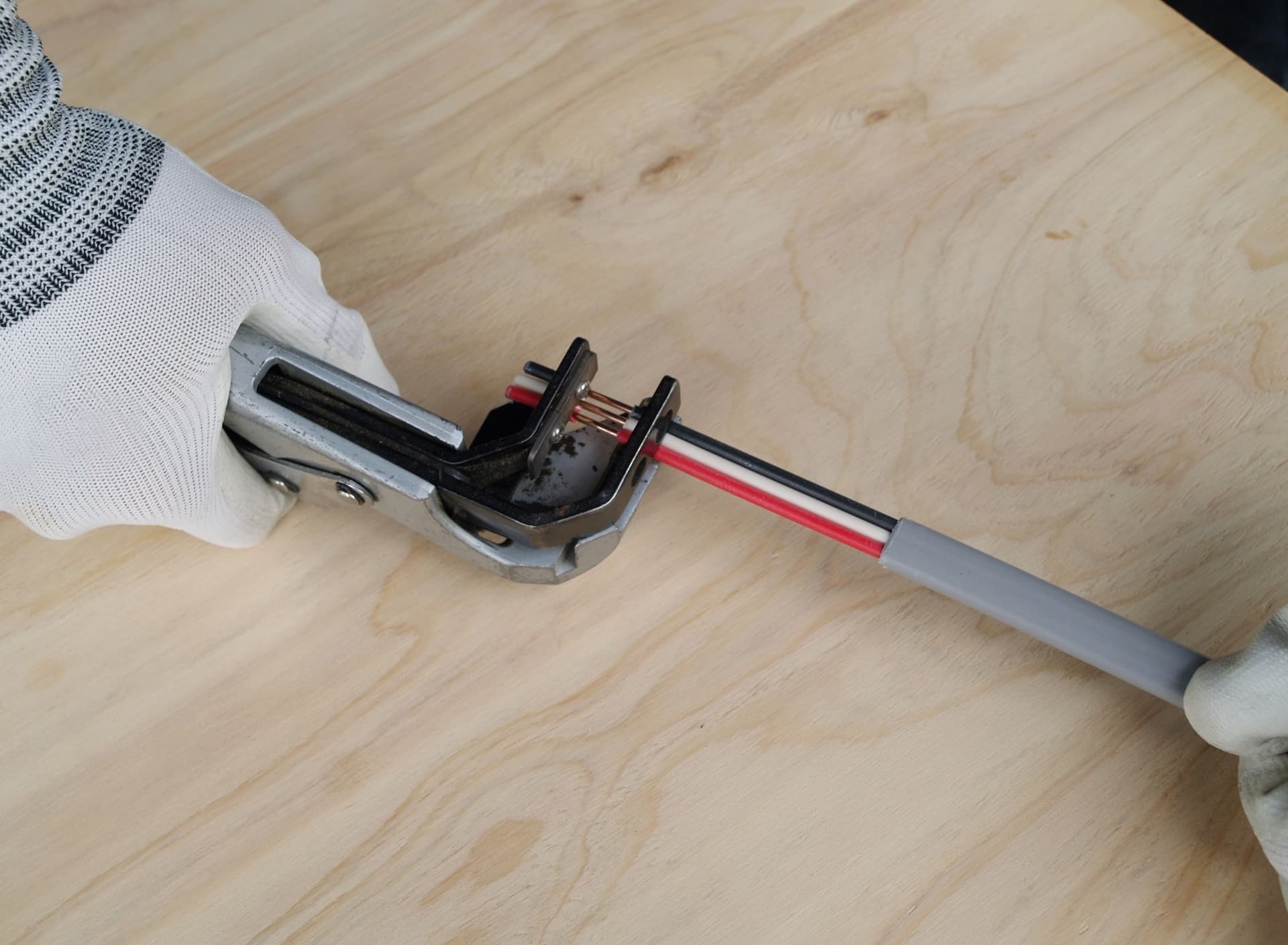 千代田区 ビル内装復旧 電気配線整理施工