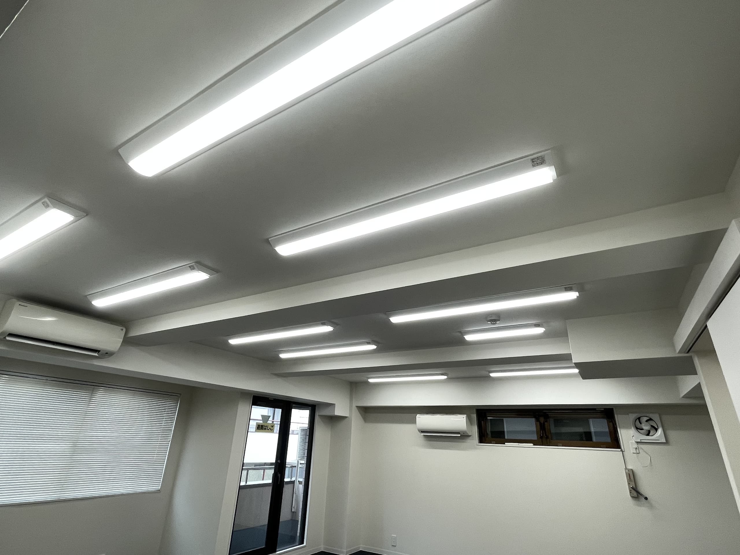 千代田区 事務所退去工事　LED照明交換後